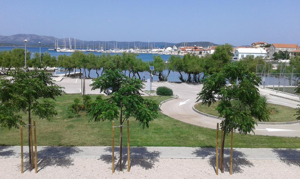 Basil Apartments And Rooms Betina  Dış mekan fotoğraf