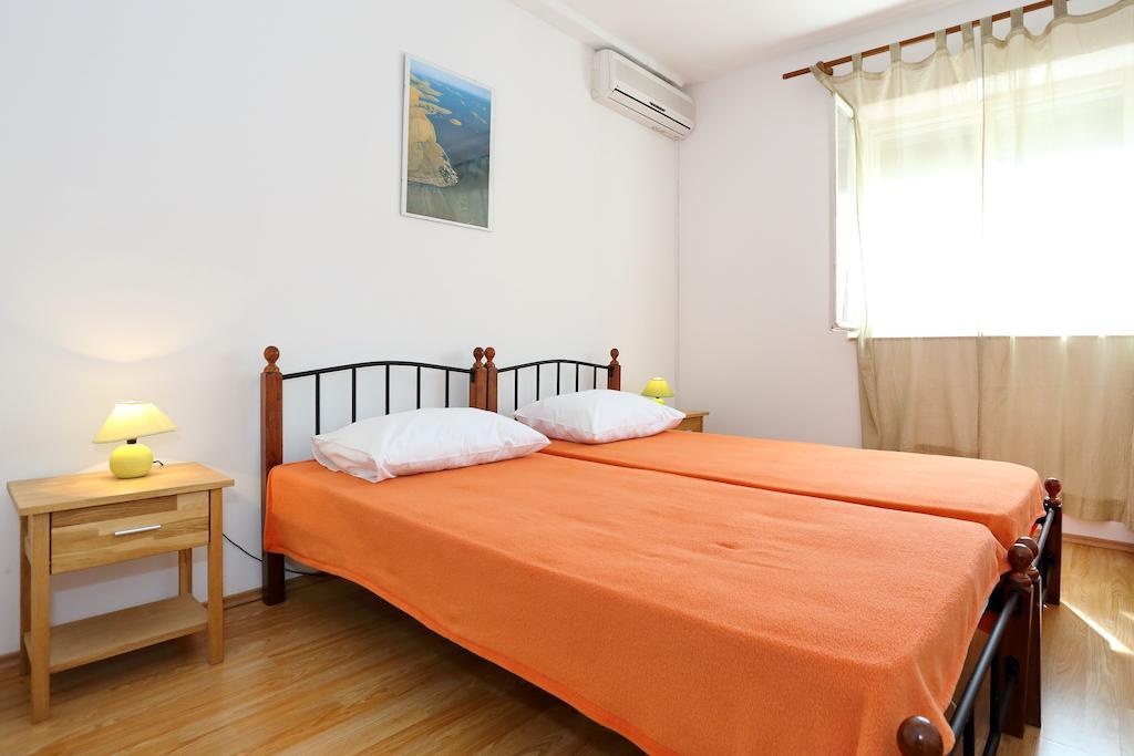 Basil Apartments And Rooms Betina  Dış mekan fotoğraf