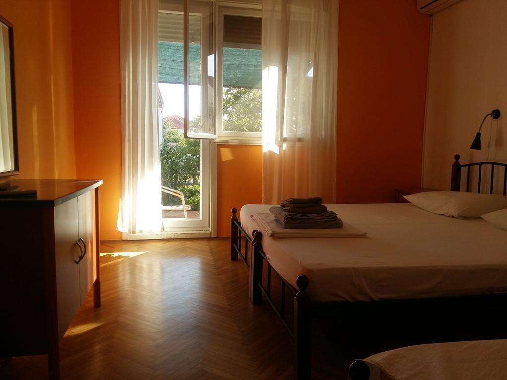 Basil Apartments And Rooms Betina  Dış mekan fotoğraf