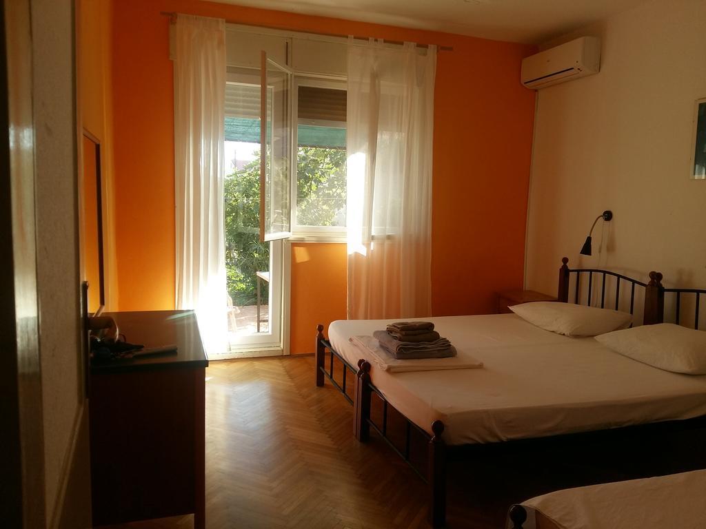 Basil Apartments And Rooms Betina  Dış mekan fotoğraf